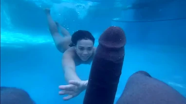 She loves the underwater sex