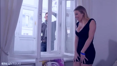 Busty lovers wanns slide their dicks between Britney Amber's amazing boobs