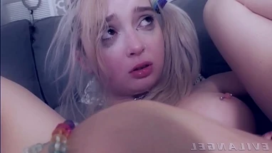 safada levando gozada no rabo