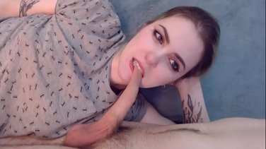 teen fingers on webcam