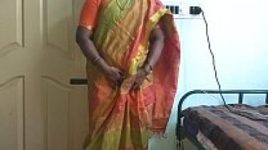 indian desi maid to show her natural tits to home owner